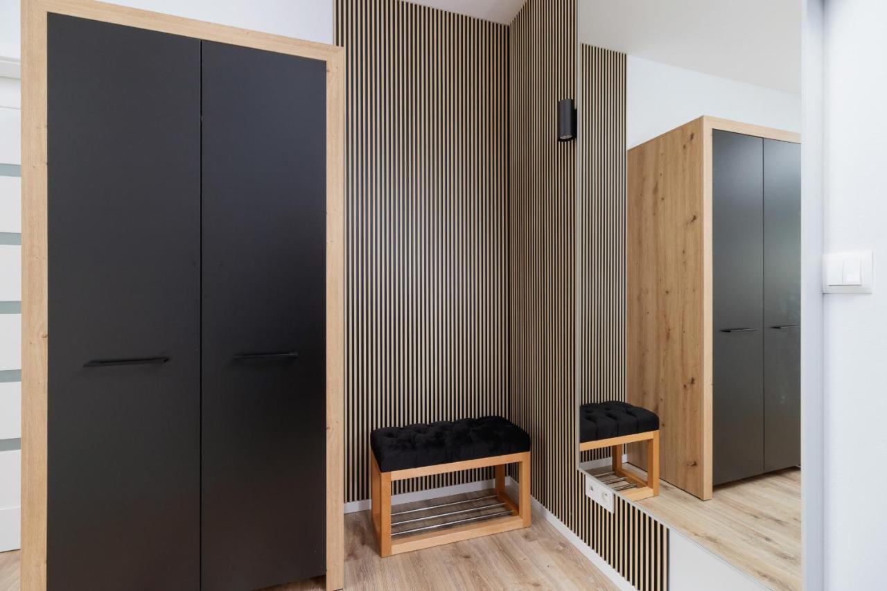 Cracow Bronowicka With Parking By Renters Apartment Krakau